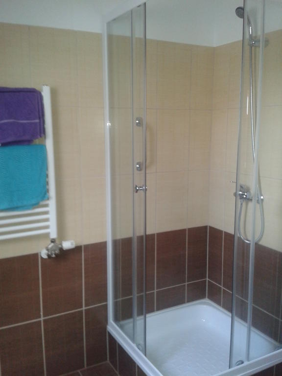 Hatarmenti Vendeghaz Zsira Номер фото